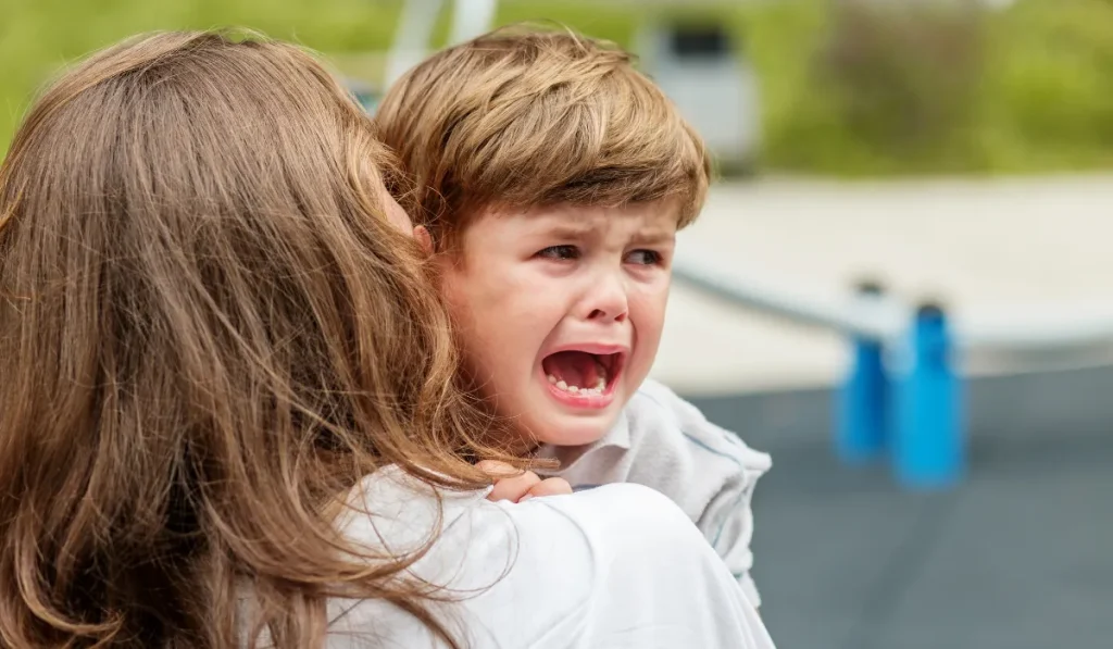 cara mengatasi anak tantrum di tempat umum