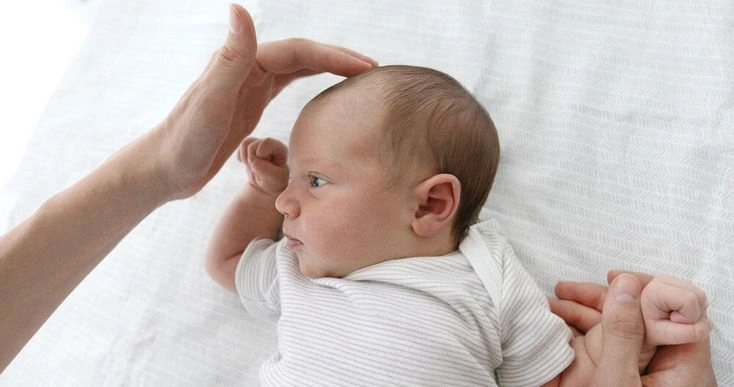 Bantal Kulit Kacang Hijau untuk Bayi Peyang: Mitos atau Fakta?