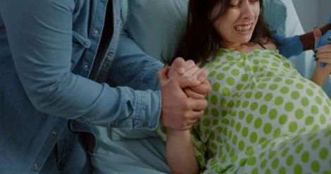 Takut BAB Saat Melahirkan Normal? Ternyata Ini Hal yang Wajar!