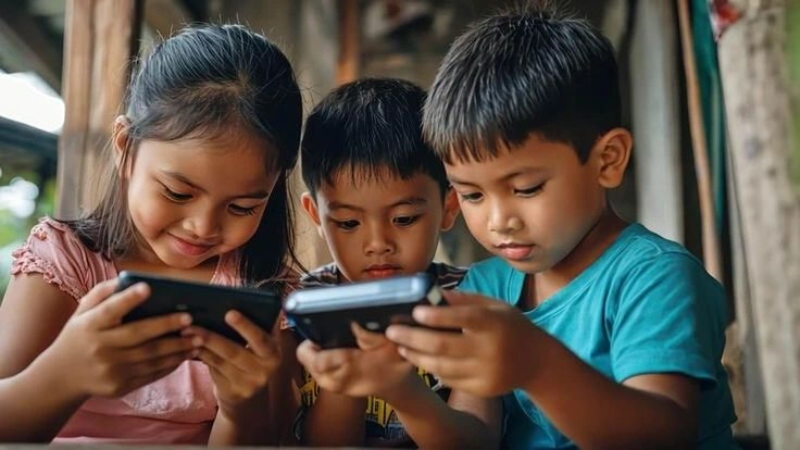 Menilik Dampak Screen Time Bagi Tumbuh Kembang Anak